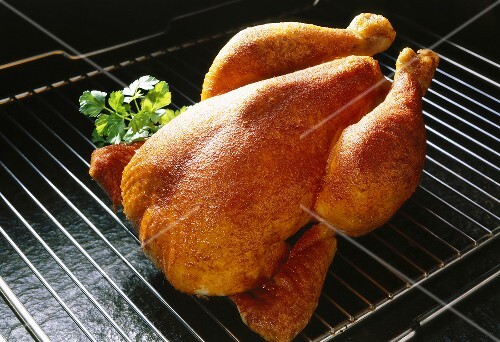 Grillhähnchen auf dem Rost im Backofen