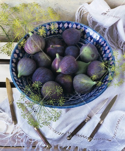 Fresh figs in a dish