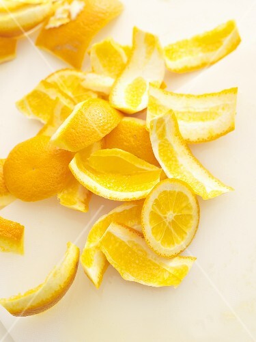 Orangenschalen für den Kompost