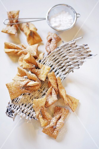 Faworki (fried pastries, Poland)