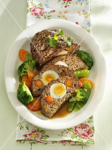 Falscher Hase (Mock hare, meatloaf with egg) with vegetables