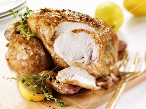 Angeschnittenes Zitronen-Hähnchen mit Thymian