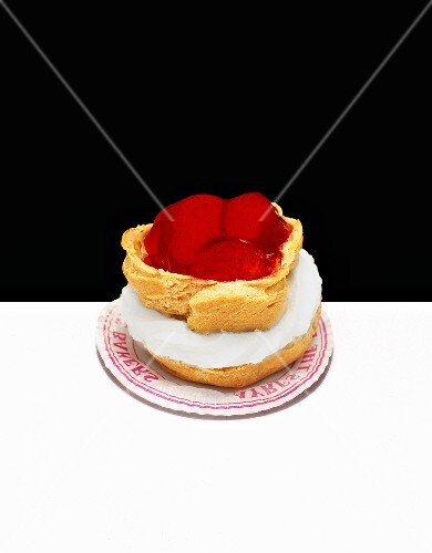 Cream puff filled with strawberries and cream
