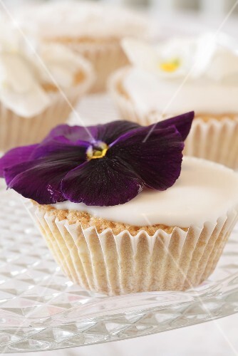 Cupcake with pansy