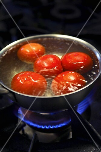 Blanching tomatoes