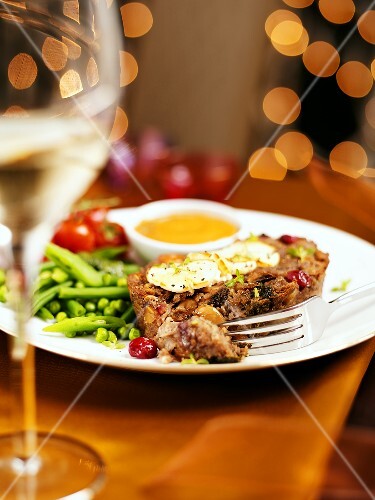 Roast meat with nuts and goat's cheese (Christmas)