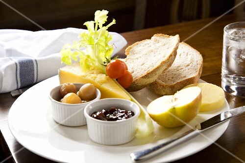 Traditional Ploughman's Lunch (UK)