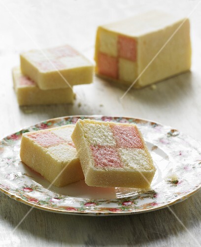 Battenberg cake (two-coloured sponge cake, UK)