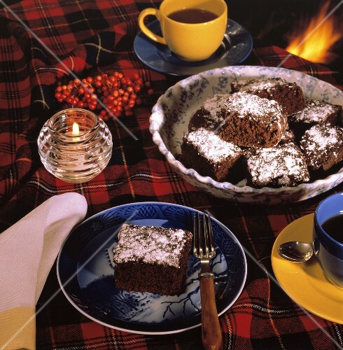 Gingerbread with Powdered Sugar
