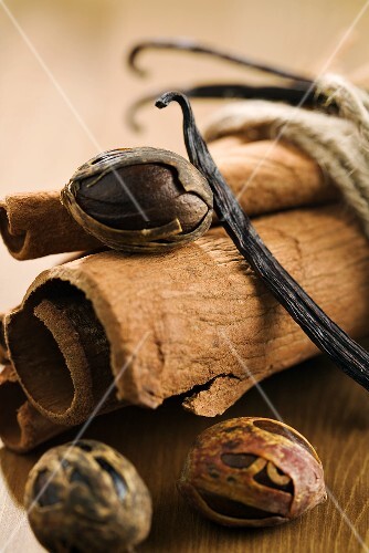 Cinnamon Sticks, Nutmeg and Vanilla Bean