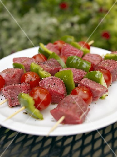 Rindfleisch-Gemüse-Spiesse, zum Grillen vorbereitet