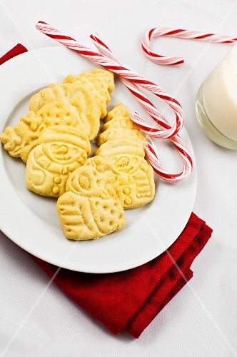 Christmas Shortbread Cookies with Candy Canes and Milk